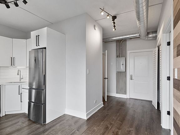 4th image of 7645 N Sheridan Rd #506