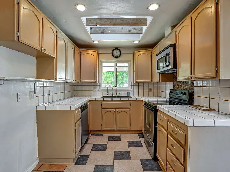 229 Seabiscuit Dr — Photo 9