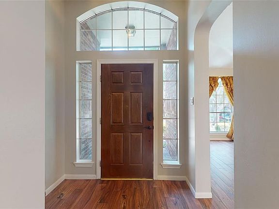 3rd image of 4822 Silverlake Dr