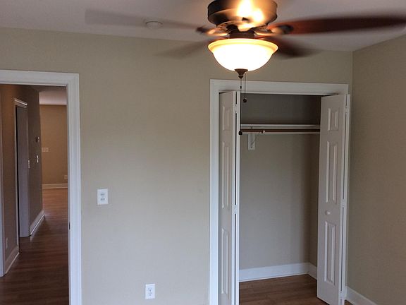 3rd image of 220 John Ave #220