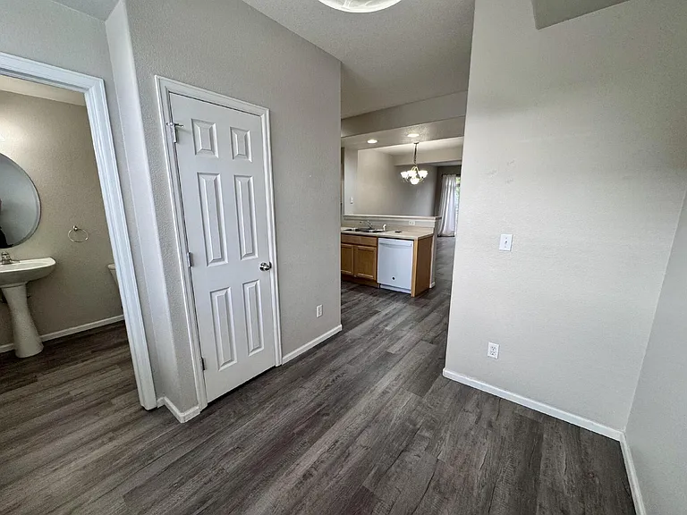 5423 Water Tower Promenade — Photo 12