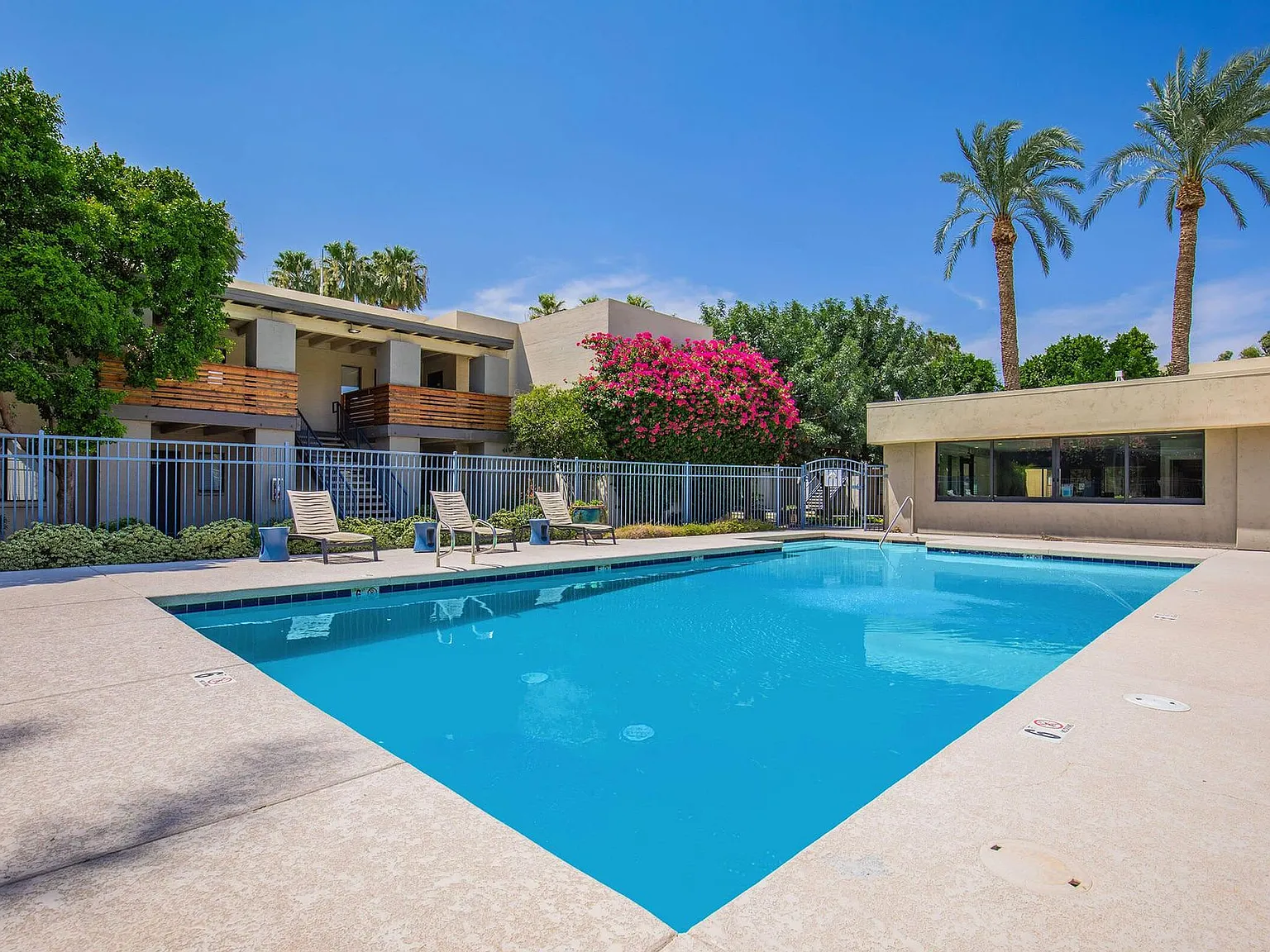 Palm Desert Apartments — Photo 4