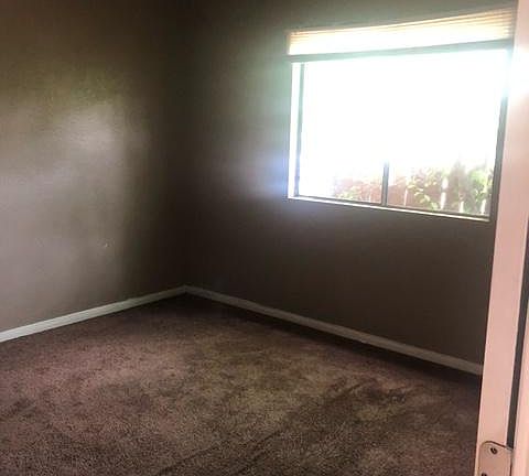 5th image of 2760 N Mountain View Ave