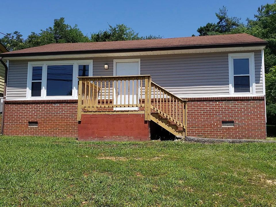 1st image of 3933 Skyline Dr