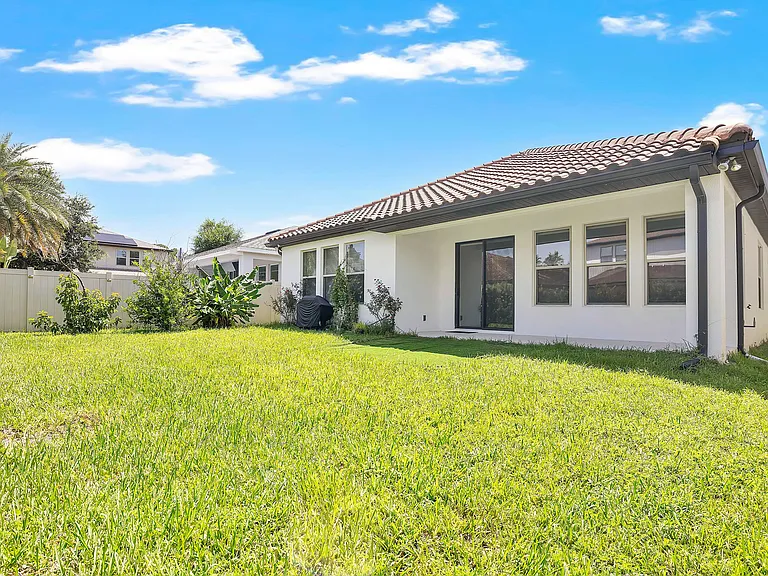 8318 Vivaro Isle Way — Photo 2