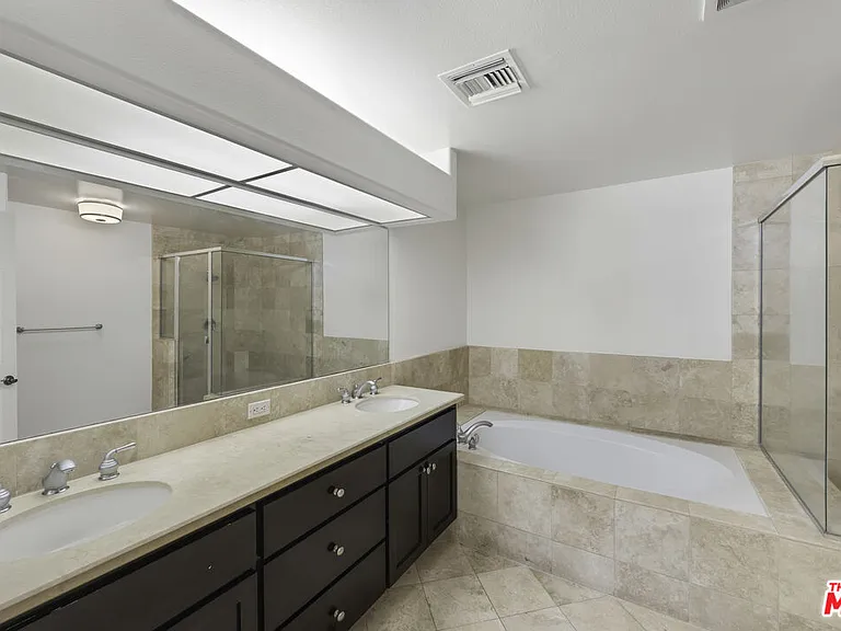 1820 Benecia Ave #402 — Photo 65