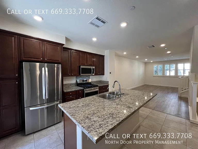 2762 Ferrara Cir — Photo 21