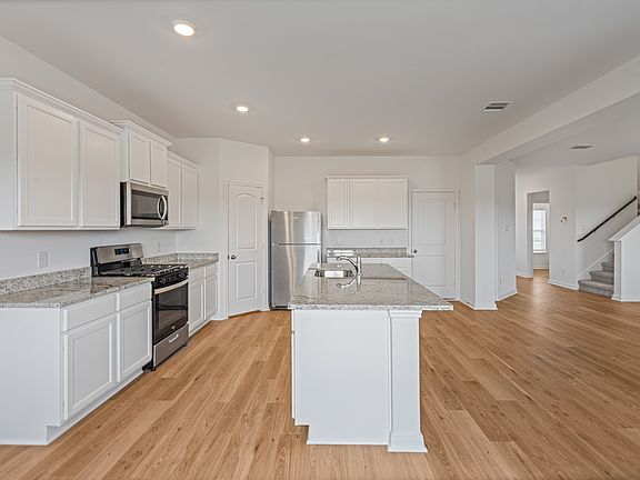 The kitchen comes with a full suite of energy-efficient appliances!