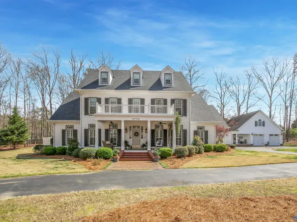 702 10th St NE, Arab, AL 35016