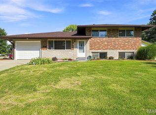 1925 Apple Blossom Ct, Florissant, MO 63031