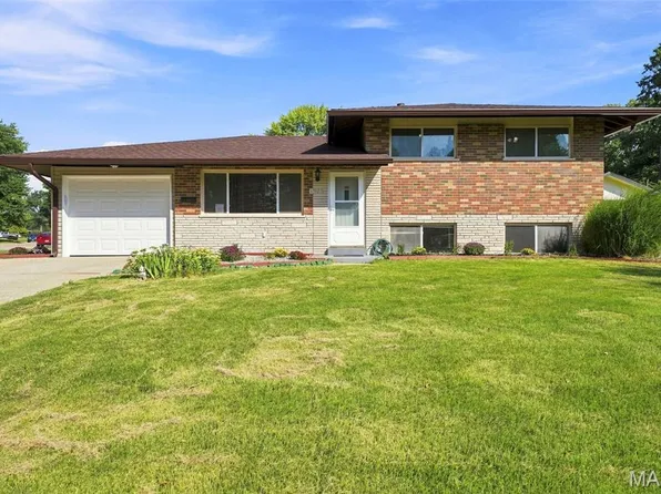 1925 Apple Blossom Ct, Florissant, MO 63031