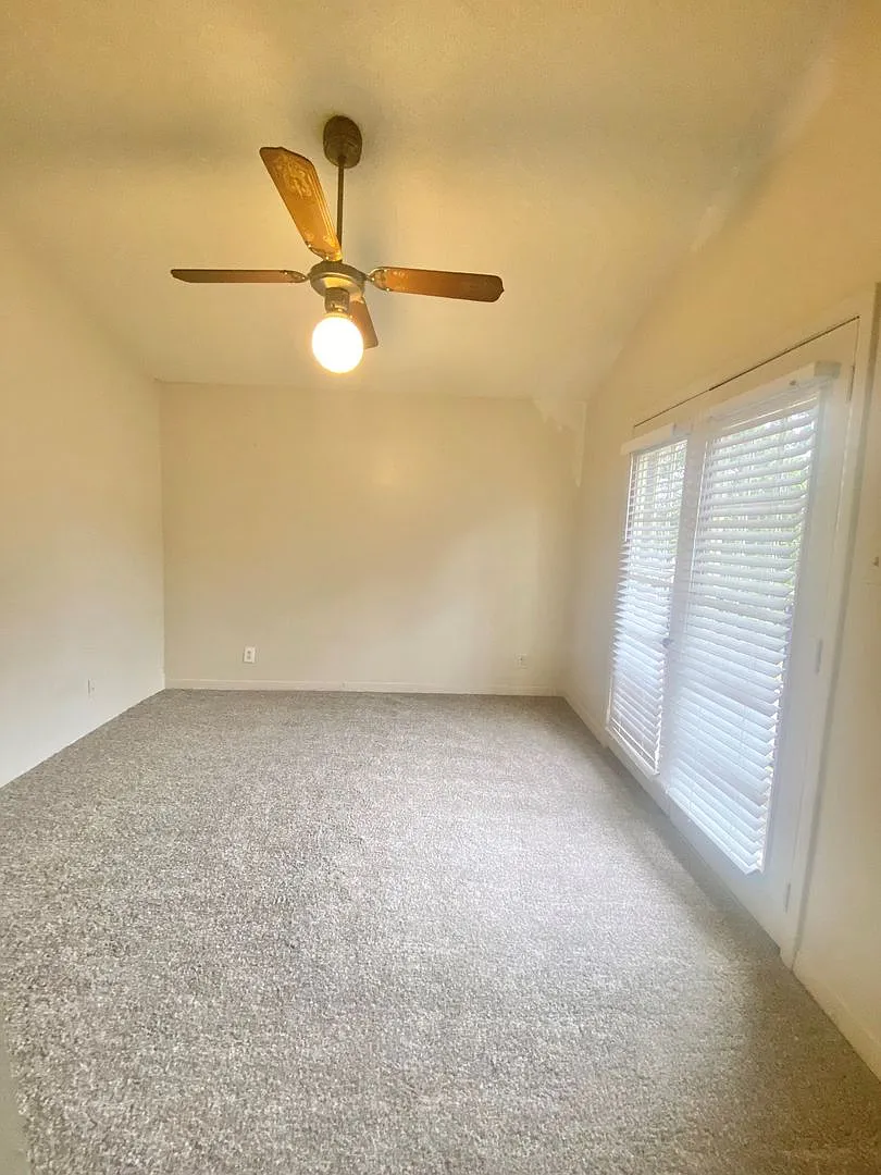Somerset West Campus - 3BD/2BA - Reserved Parking - W/D - Shuttle Stop - $2200 — Photo 2