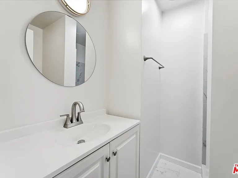 100 S Doheny Dr #213 — Photo 35