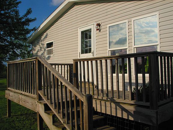 West end w/deck, storm door