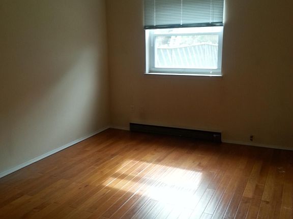 3rd image of 2552 127th St Floor 1