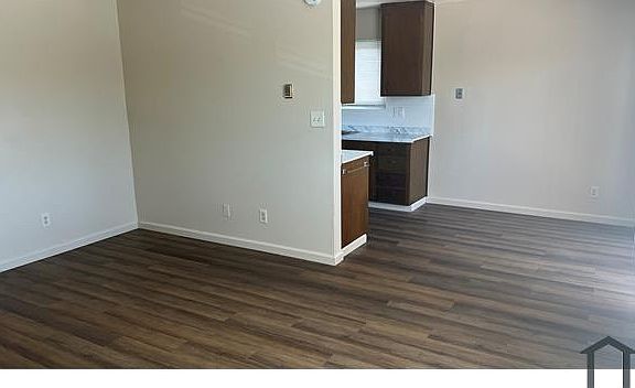 4th image of 524 Fleming Ave E #2