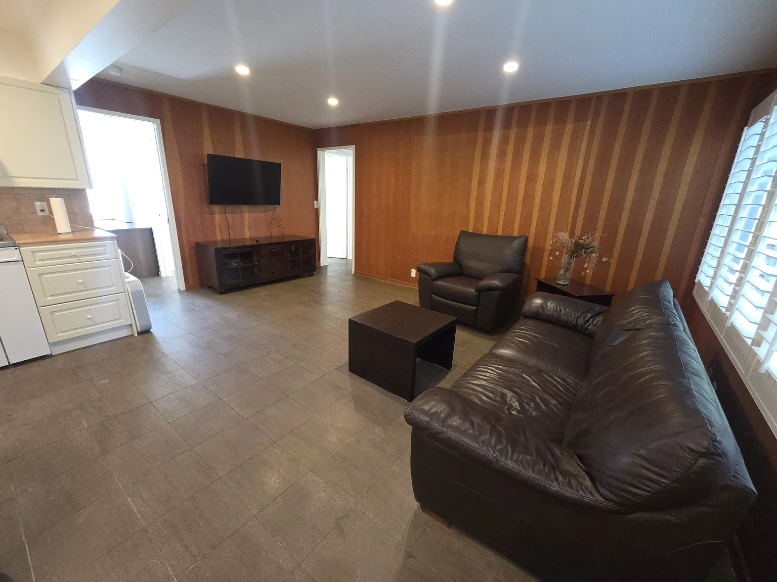 2 bed, 881 sqft, $3,200 — Photo 3