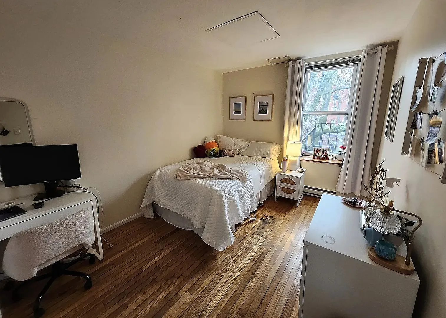 No Brokers Fee Unit in Beacon Hill Top Floor, Big bedrooms, Roof Deck, Laundry on a Site — Photo 4