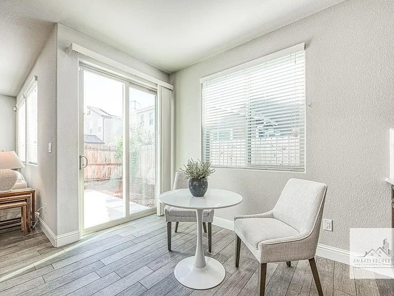 1437 E Via Viola Way — Photo 14