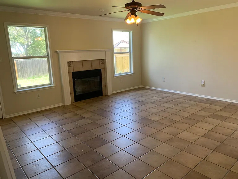 1600 Quarry Dr — Photo 7