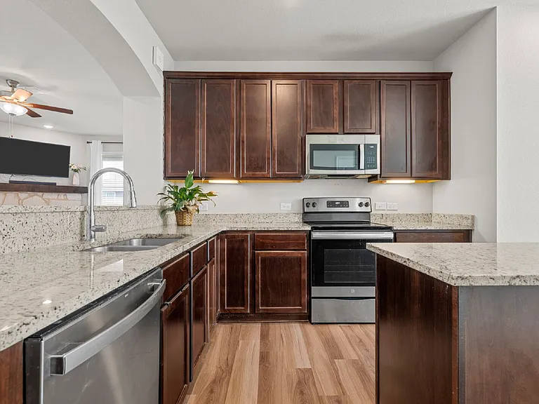 10232 Driskill Dr — Photo 4