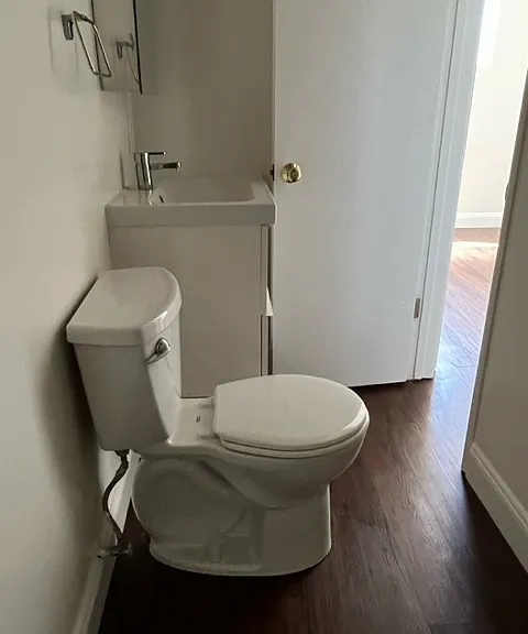 Claremont Park Apartments — Photo 12