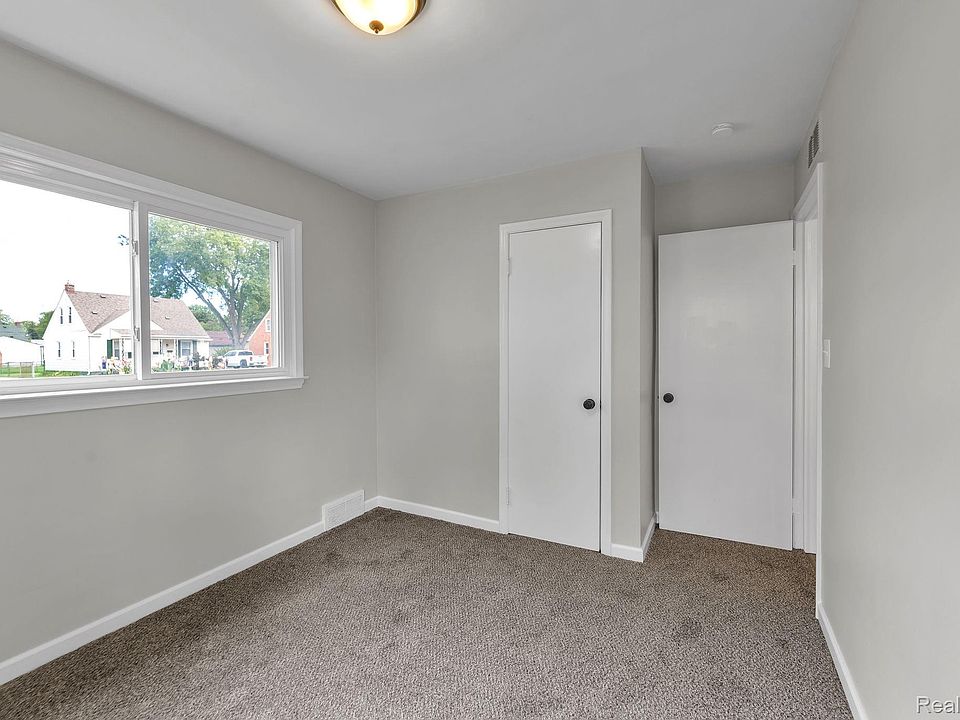 32239 Chester St, photo 18