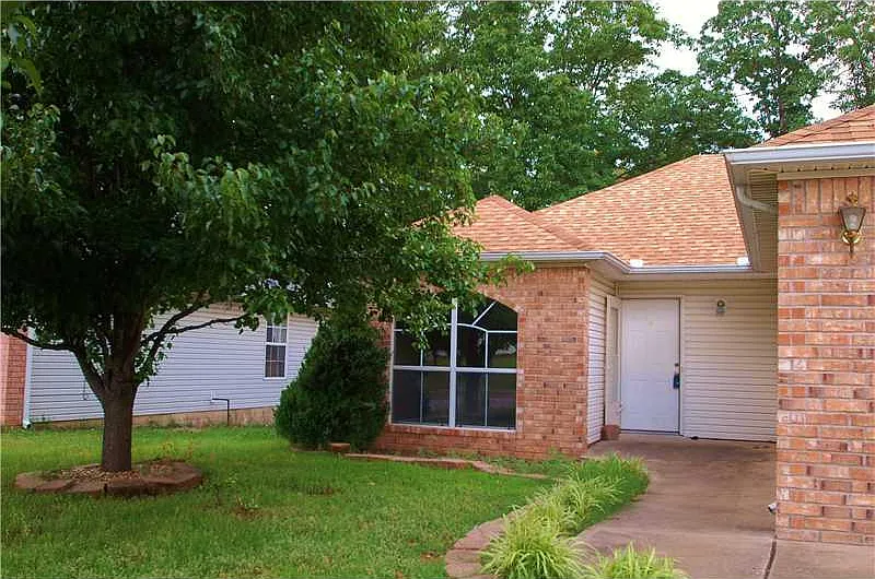 3 bed, 1165 sqft, $1,575 — Photo 1