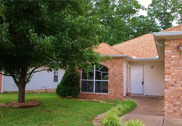 1505 Crescent St — Photo 1