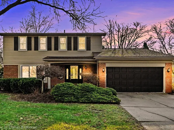 3836 Meadowbrook Dr, Troy, MI 48084