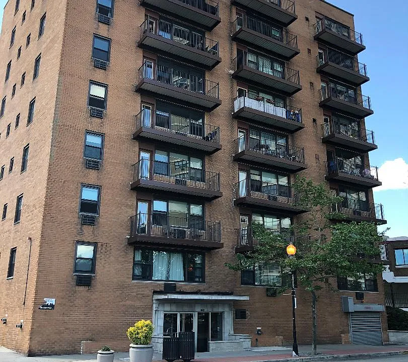 6803 Kennedy Blvd E #35