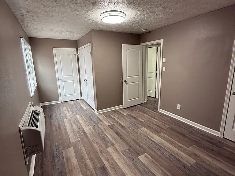 Evergreen Apartments — Photo 7