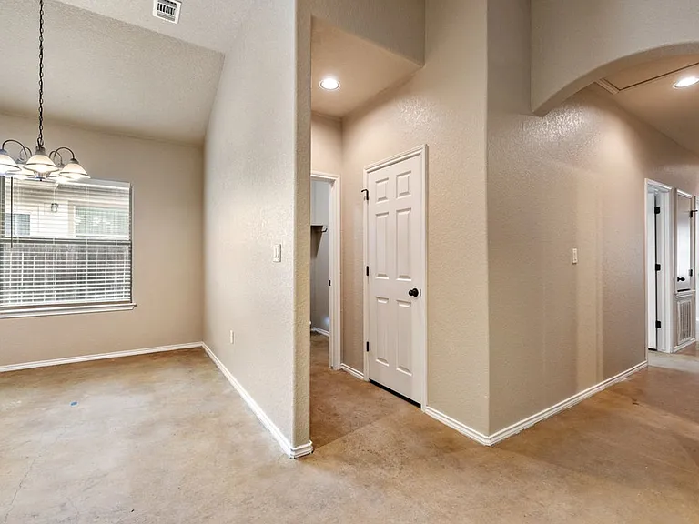 1066 Carolyn Cv — Photo 5