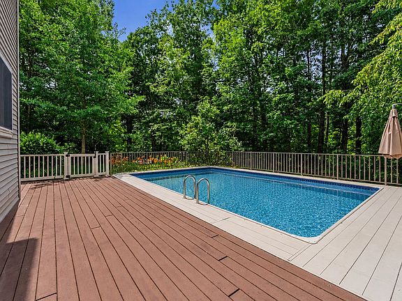 3rd image of 36 Windsor Boulevard