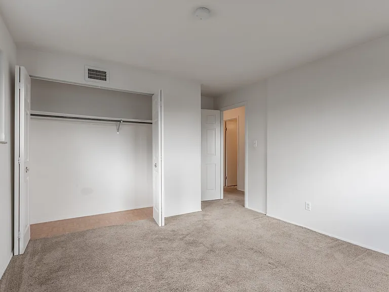 Park Tower — Photo 10