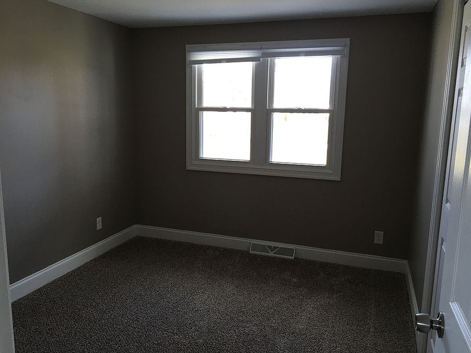1st image of 6 Donna Lea Dr