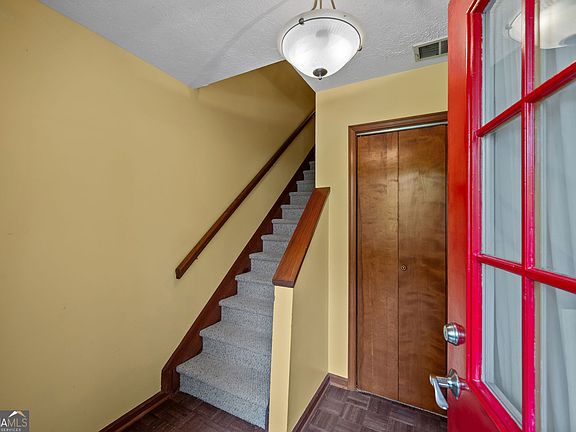 3rd image of 568 Stratford Grn
