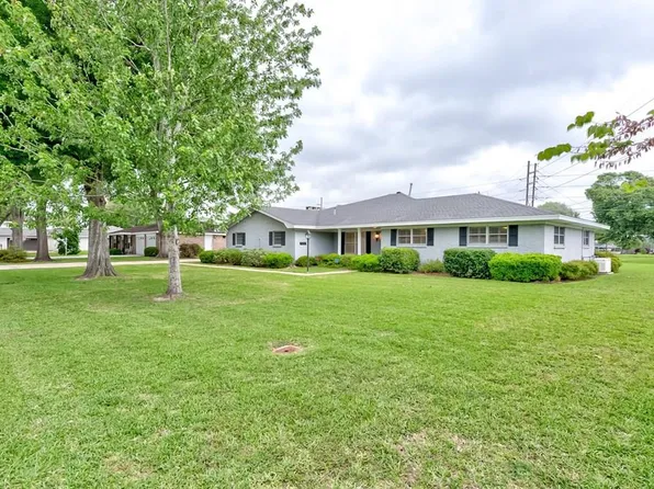 1402 Droddy Dr, Port Neches, TX 77651