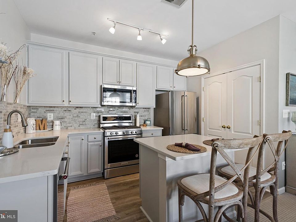 1st image of 5064 Donovan Dr #426