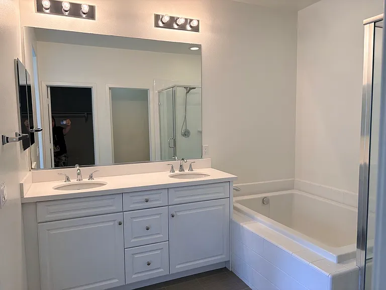 610 S Kroeger St — Photo 14
