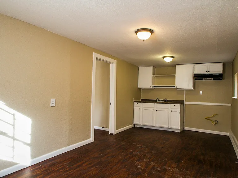 924 Saint James St #3 — Photo 6