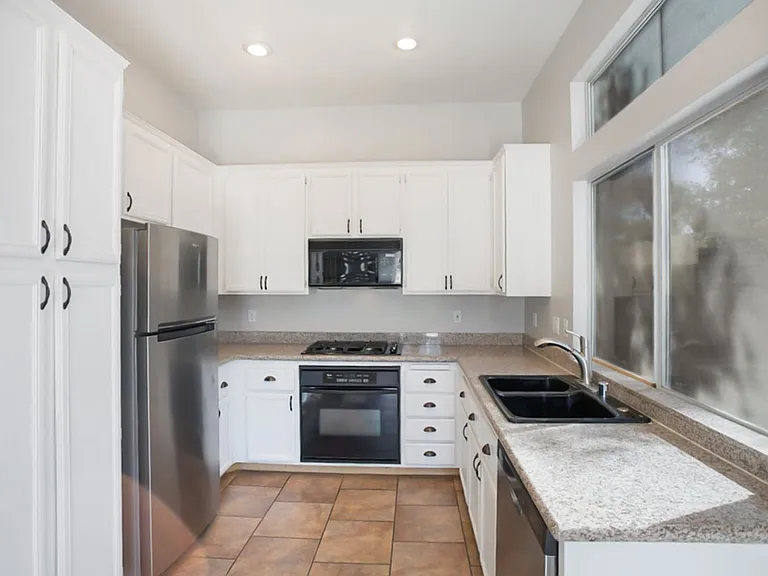 10404 Pacific Sageview Ln — Photo 9