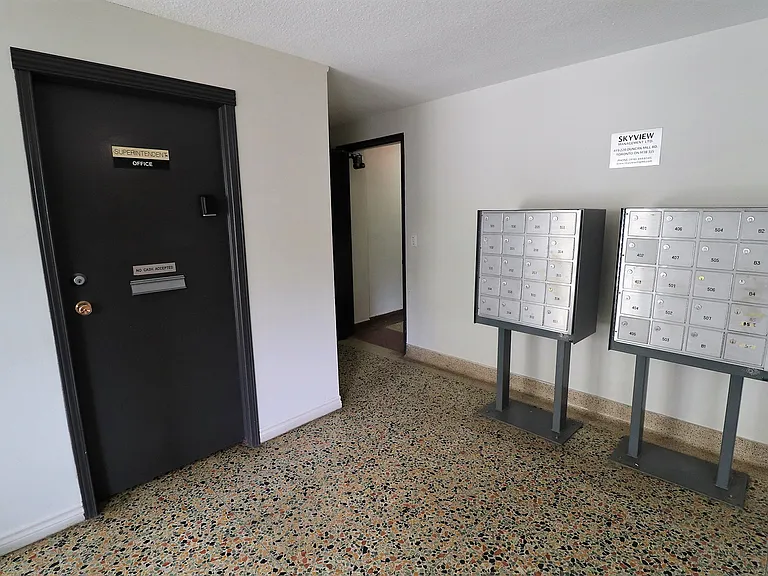 900 Jane St #B6 — Photo 14