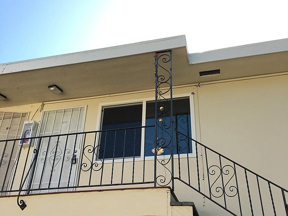 3rd image of 327 W Maude Ave