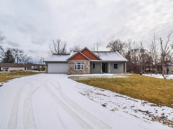 1255 Westwood Dr, Grafton, WI 53024