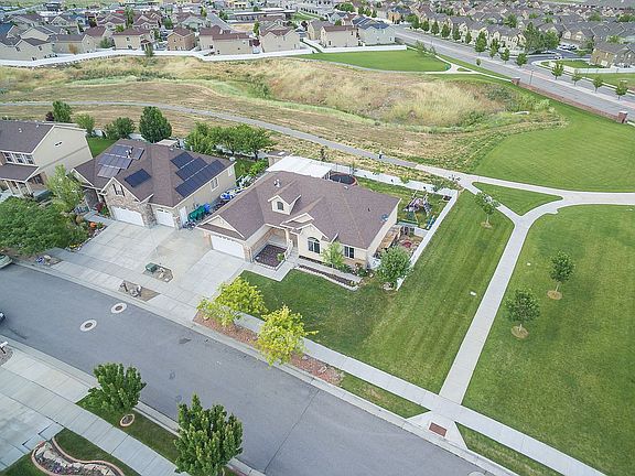 3rd image of 5056 W Crimson Patch Way