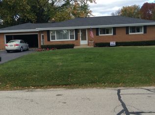 15800 W Churchview Dr, New Berlin, WI 53151