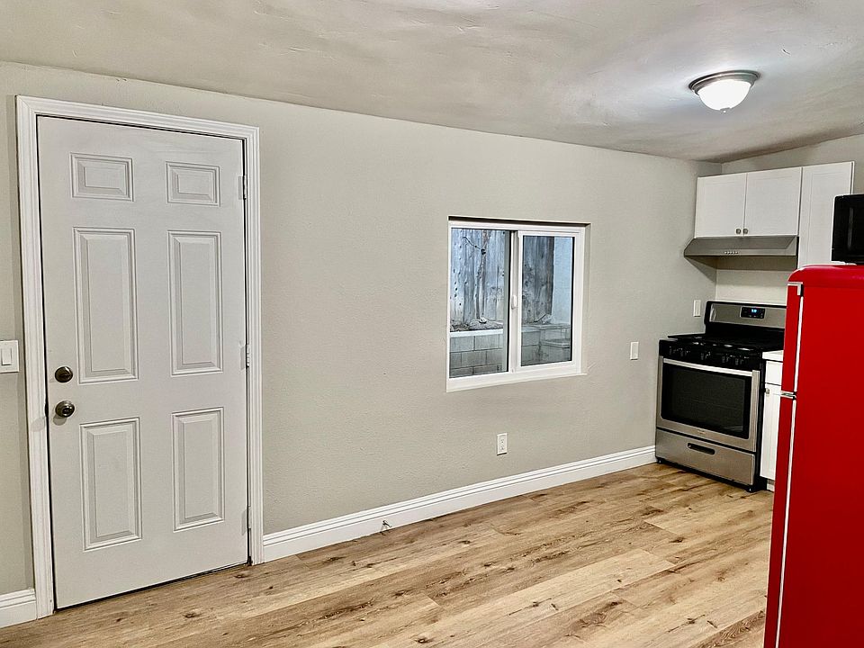 Kitchen/dining area.