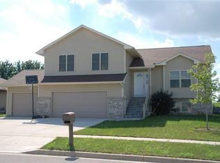 1307 Landmark Dr, Cottage Grove, WI 53527