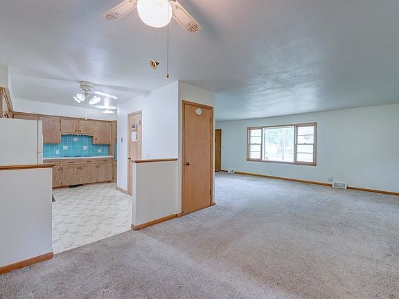 4th image of 33761 Tower Rd
